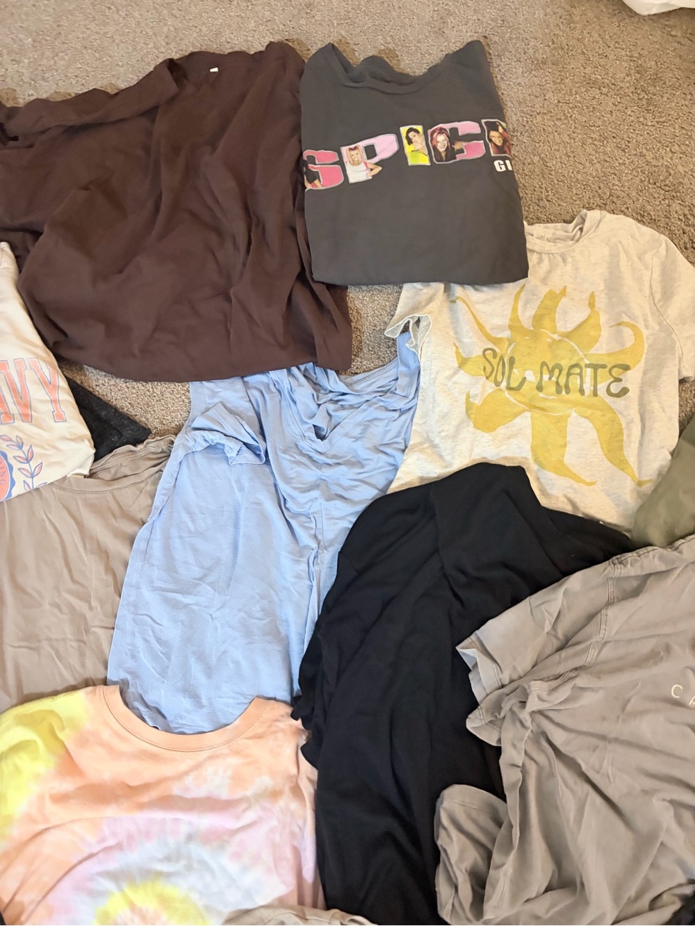 14 Graphic/ Plain T-shirts - Picture 4 of 5